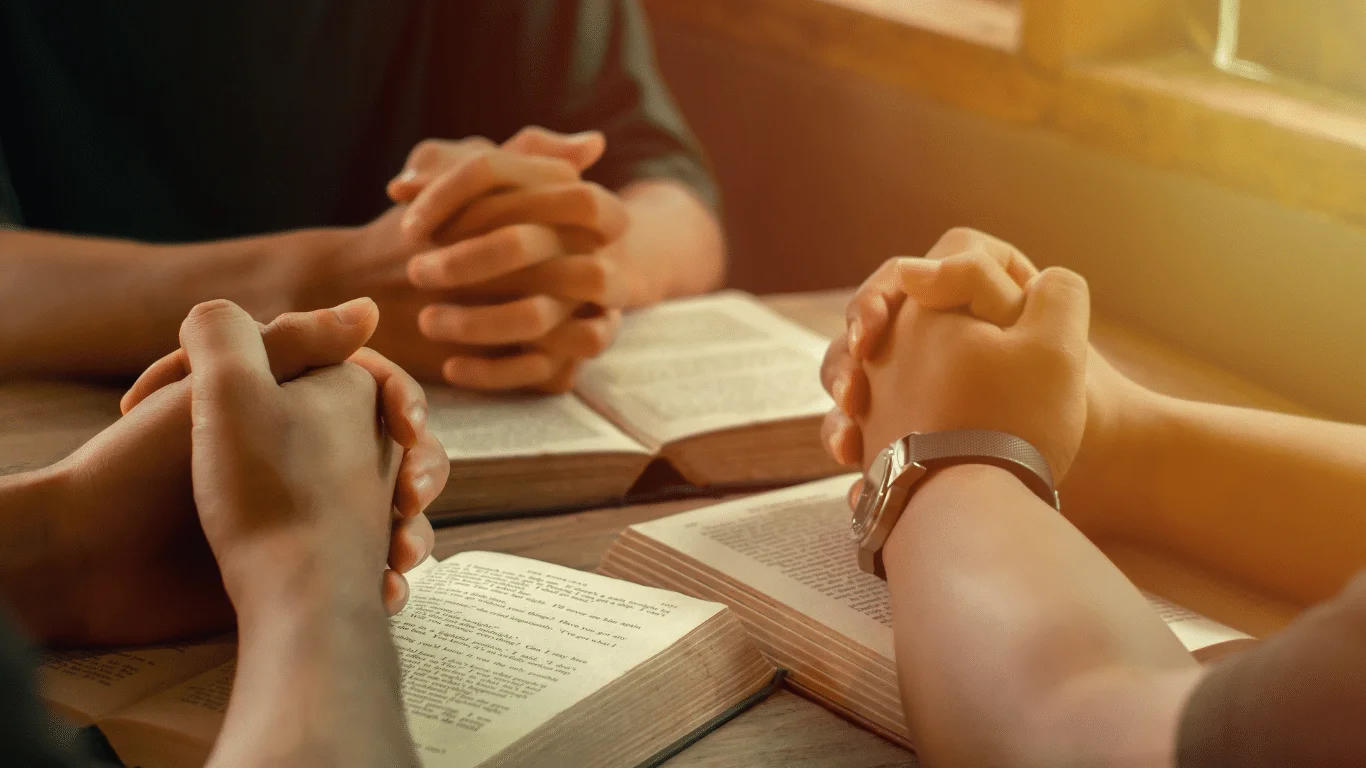 Mãos em oração